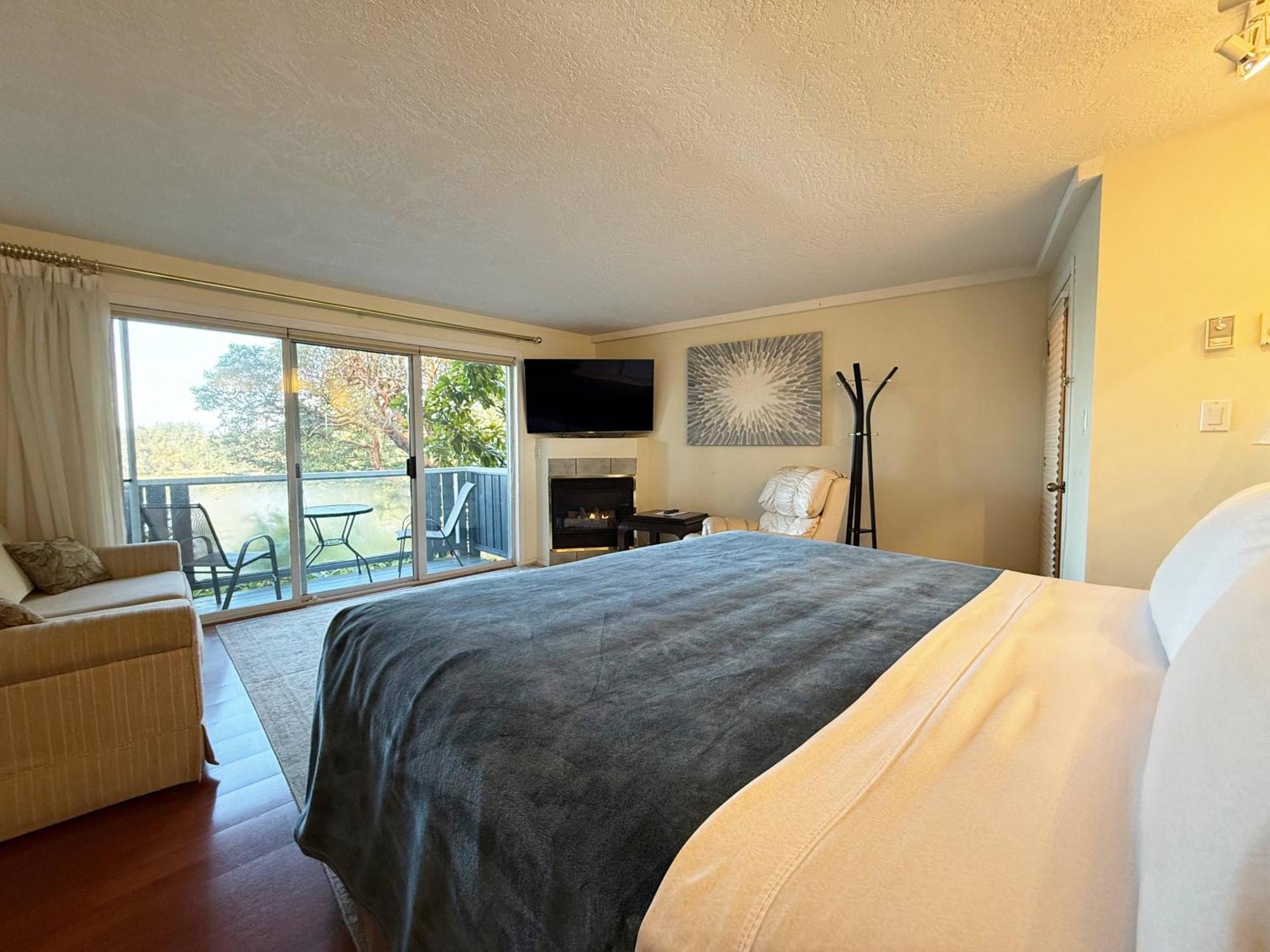 Sterling Cove Bed & Breakfast Sooke Exterior photo