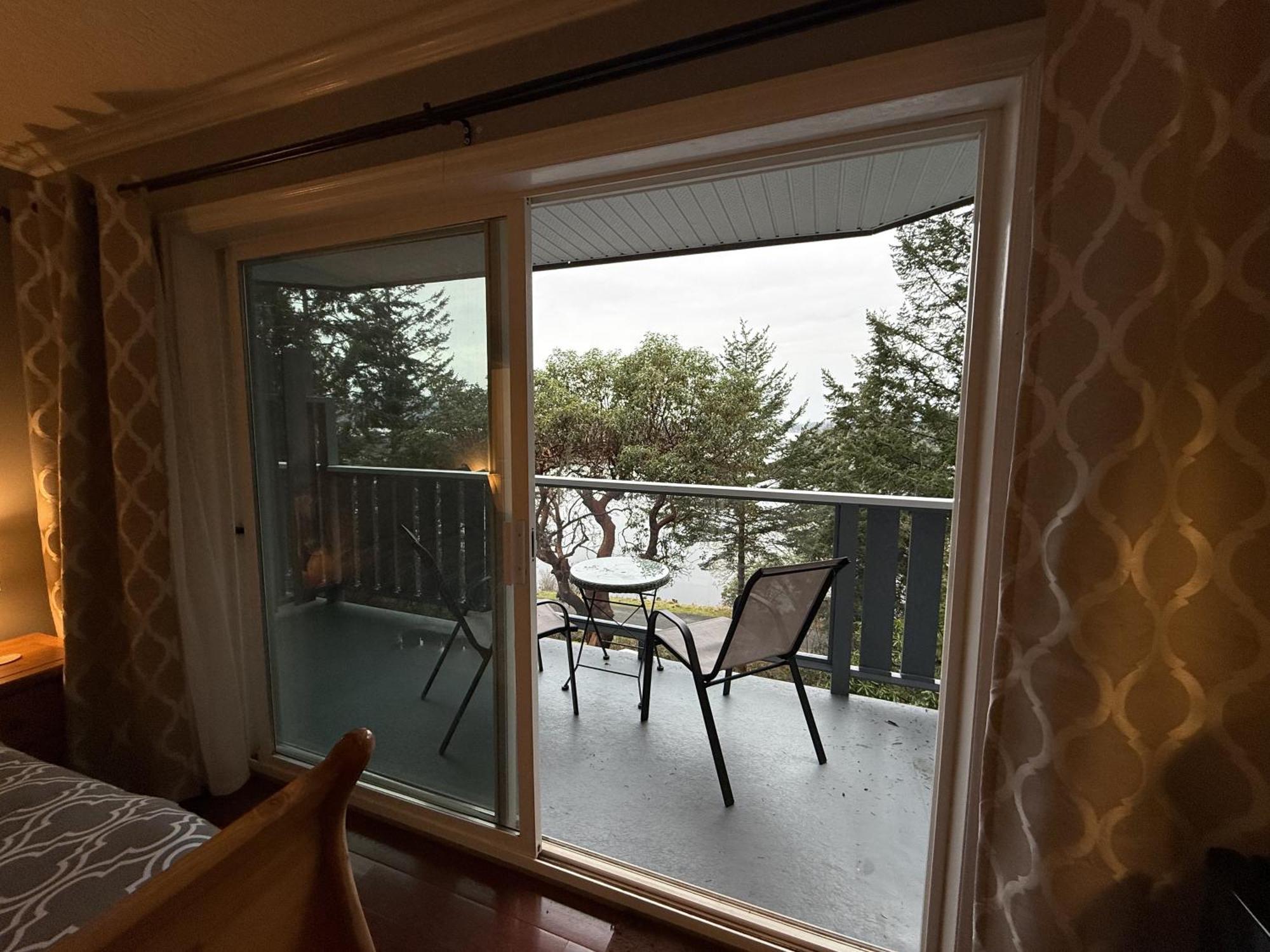 Sterling Cove Bed & Breakfast Sooke Exterior photo